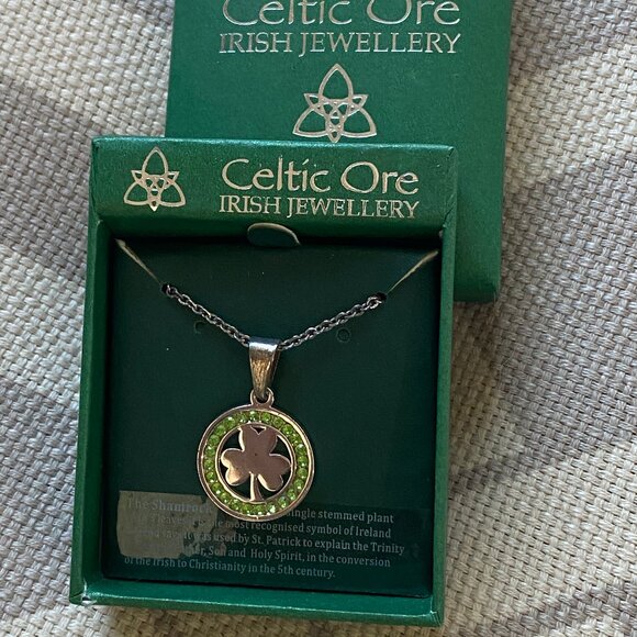 Celtic Ore Irish Jewellery Shamrock Necklace New in Box - Picture 1 of 3